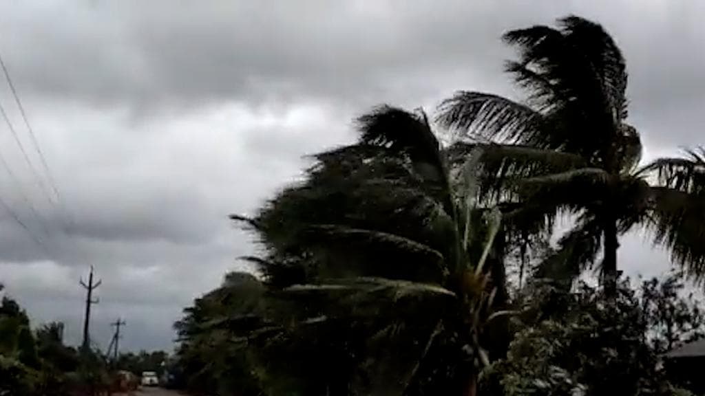 Weather Update: মঙ্গল থেকে ভারী বৃষ্টি দক্ষিণবঙ্গে, ঝড়ের সতর্কতা উপকূলে