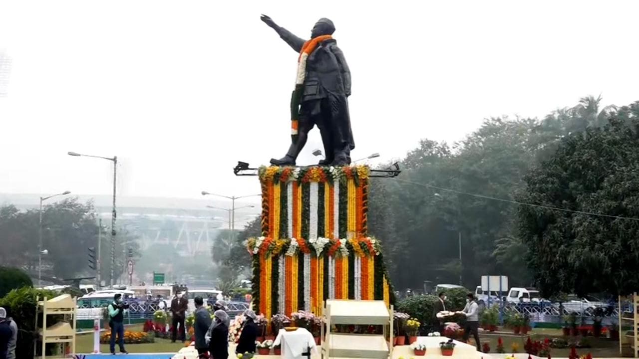 Subhash Chandra Bose : সুগত বসুর গানে রেড রোডে নেতাজিকে শ্রদ্ধা জানালেন মমতা বন্দ্যোপাধ্যায়