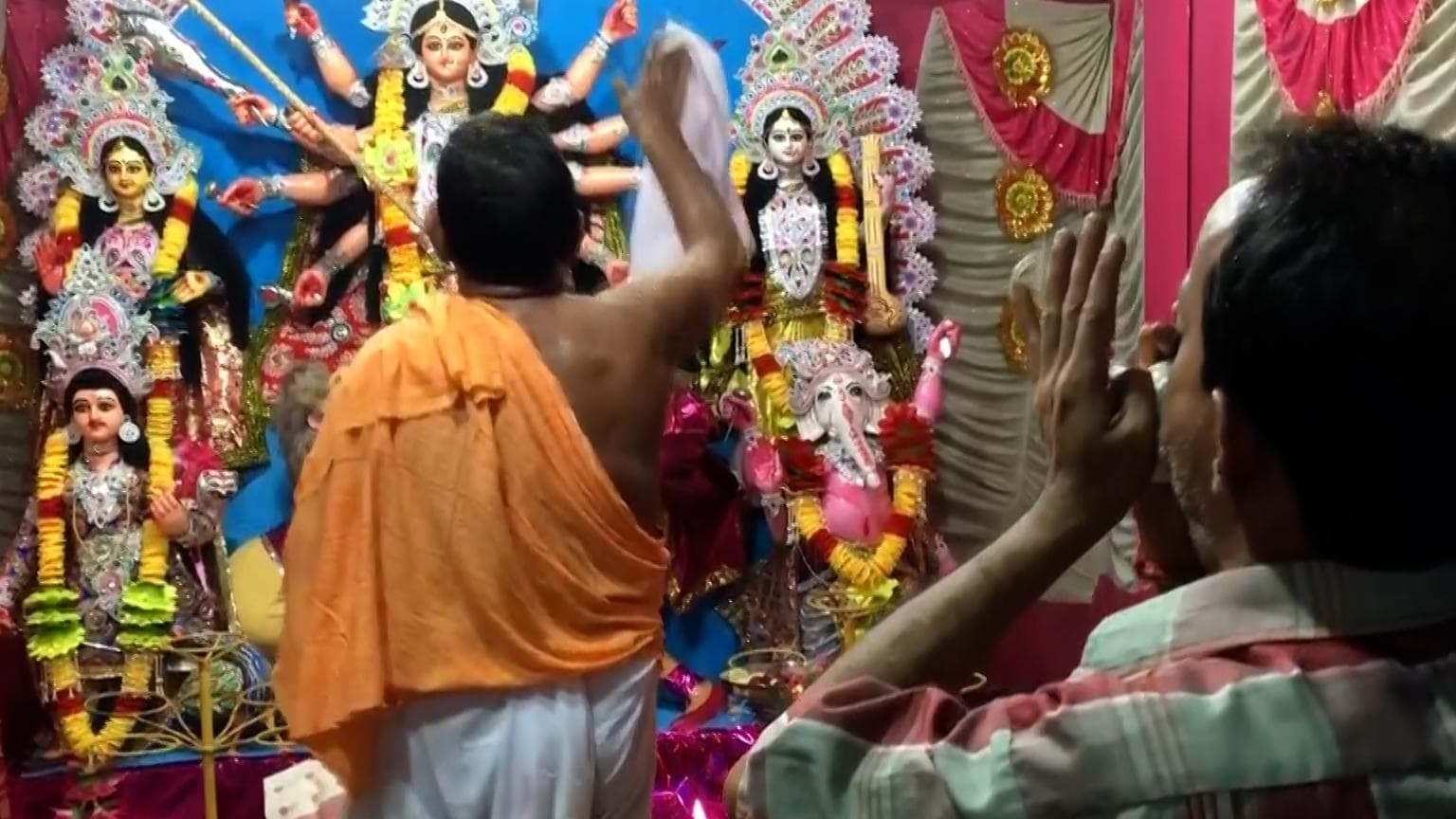 Maha Panchami: শুভ মহাপঞ্চমী! উৎসবের আলোয় ধুয়ে যাক যা কিছু অশুভ