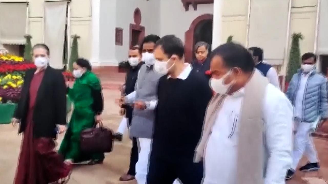 Lakhimpur Violence: SIT रिपोर्ट पर विपक्ष ने सरकार को घेरा, संसद में स्थगन प्रस्ताव ले आए राहुल गांधी