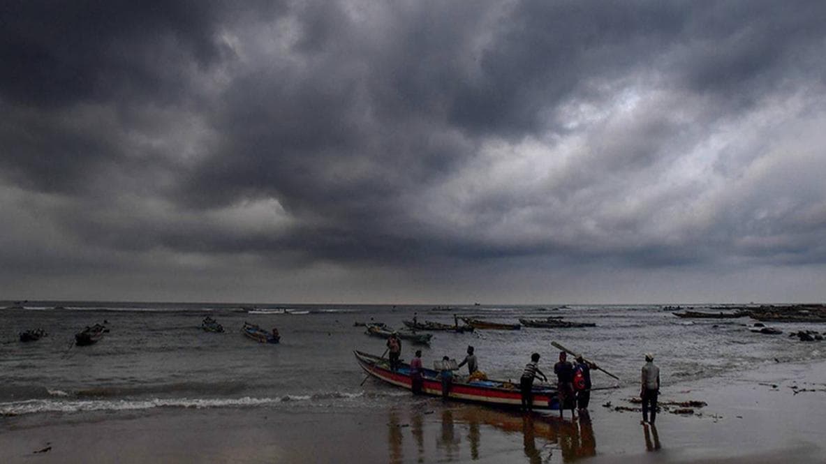 Cyclone Gulab: आंध्र प्रदेश में 'गुलाब' से तबाही! कृष्णा और श्रीकाकुलम जिले में सामान्य जनजीवन ठप