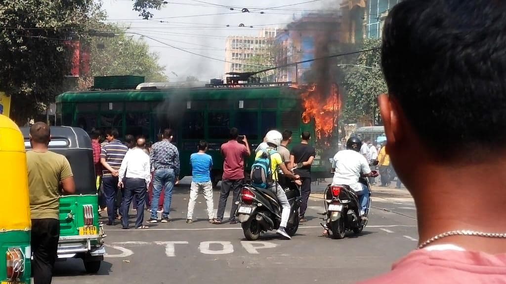 Kolkata Fire : নোনাপুকুর ট্রাম ডিপোতে আচমকা আগুন! নিয়ন্ত্রণে আনল দমকল