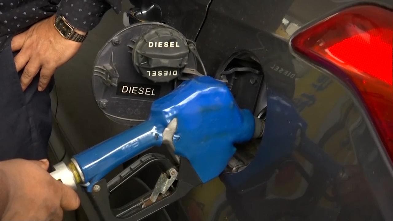 Petrol-Diesel: तेल की कीमतों पर महंगाई की मार जारी, चार दिनों में तीसरी बार महंगा हुआ डीजल