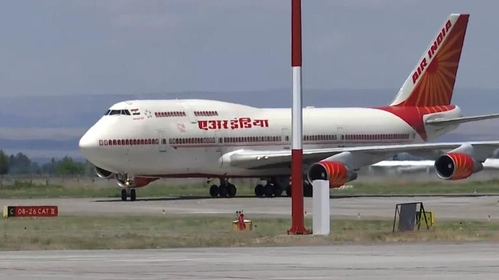 Air India unions threaten strike before the Tata takeover