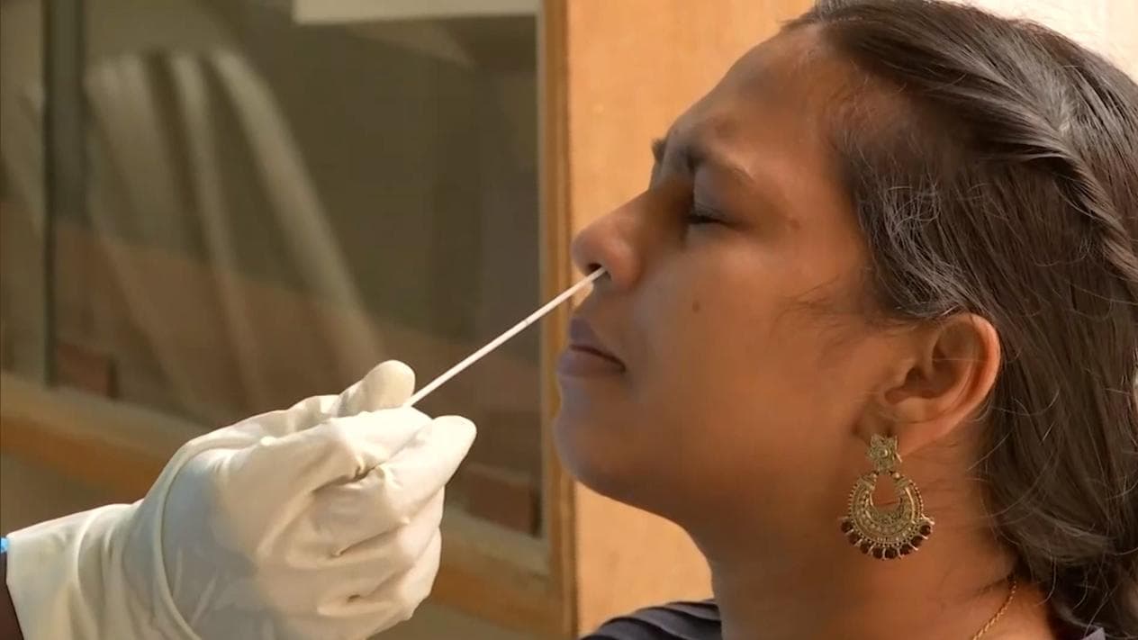 RTPCR Test: ওমিক্রন আতঙ্কে দেশের ৬ আন্তর্জাতিক বিমানবন্দরে বাধ্যতামূলক করা হল RTPCR টেস্ট