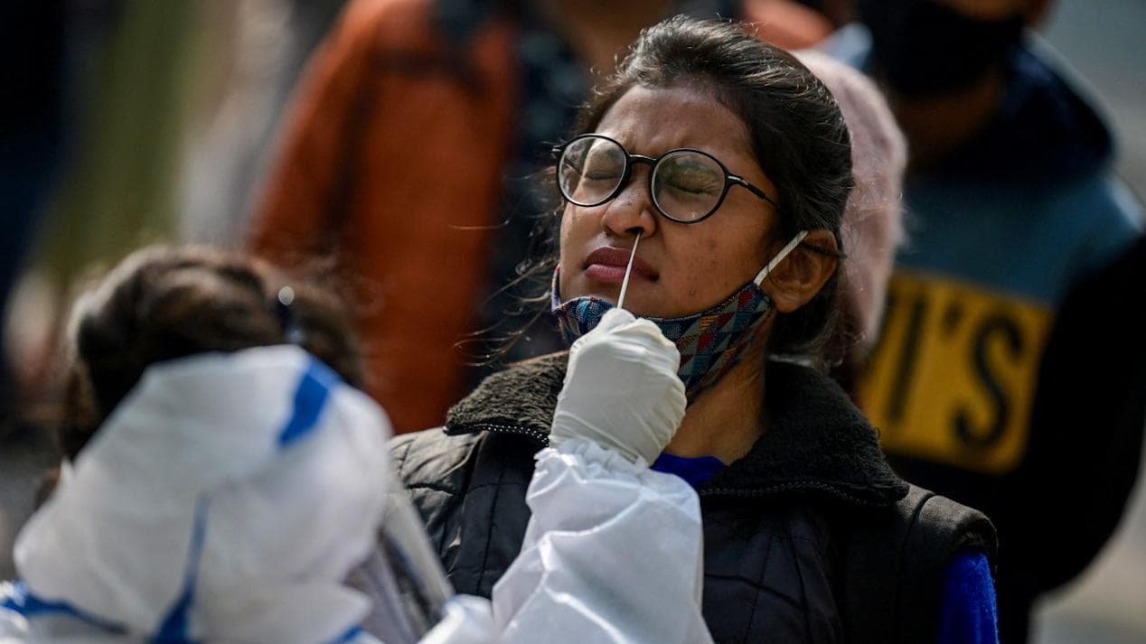 Covid 19 India: দেশে ওমিক্রনে মোট আক্রান্তের সংখ্যা ১৭০০, দেশে গত ২৪ ঘণ্টায় কোভিডে প্রাণ হারালেন ১২৩ জন