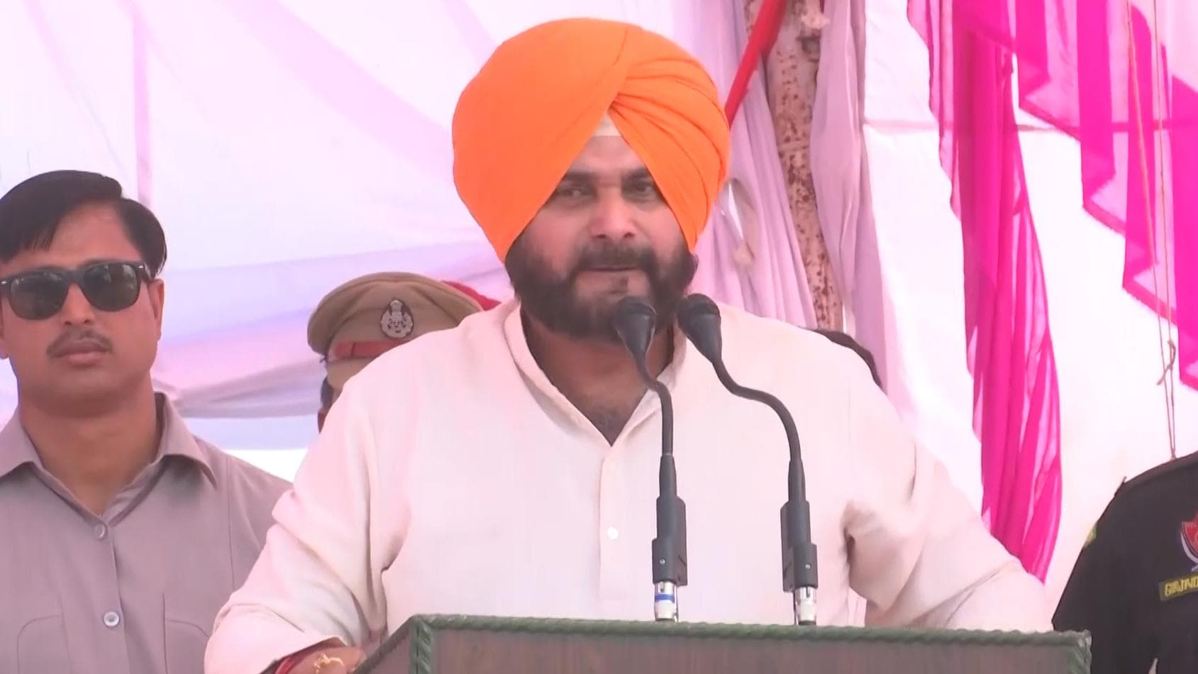 Navjot Sidhu: Post or no post will stand by Rahul & Priyanka Gandhi