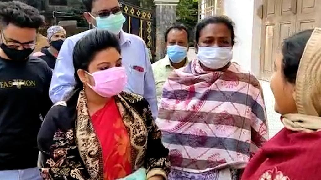 Municipal Election : বিধাননগর ১২ নং ওয়ার্ডে নির্দল হয়ে লড়বেন মমতা মণ্ডল, শনিবার সারলেন প্রচার 