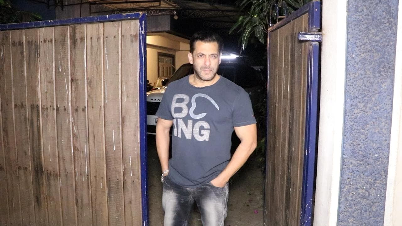 Salman Khan : 'ভিক্যাট'-এর বিয়ের দিনই 'দা-বাং ট্যুর'-এর উদ্দেশে রওনা দিলেন সলমন খান