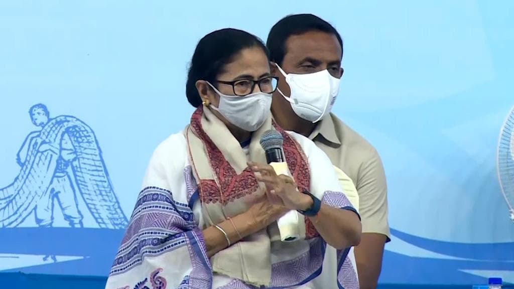 Mamata Banerjee: সংক্রমণ বাড়লে রাজ্যে ফের বন্ধ হতে পারে স্কুল, জানালেন মমতা
