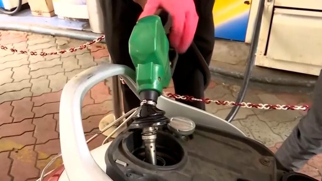 Petrol-Diesel Price: आज फिर महंगा हो गया पेट्रोल-डीजल, इस महीने अब तक 14 बार इजाफा 