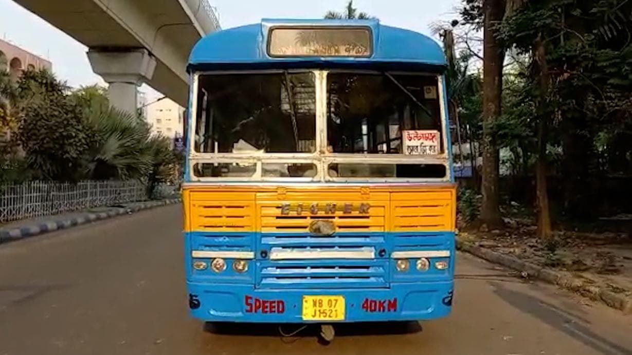 Bus Accident Bidhan Nagar: বিধাননগর কলেজের সামনে বাস দুর্ঘটনা, রেষারেষির জেরে আহত ৭ যাত্রী