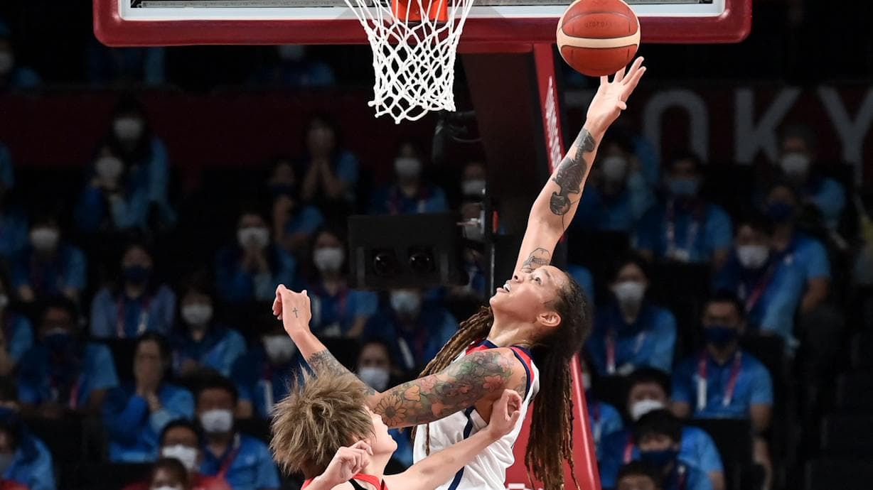 Ukraine: Video of Russia detaining US sports star amid Ukraine tension | Brittney Griner | Basketball