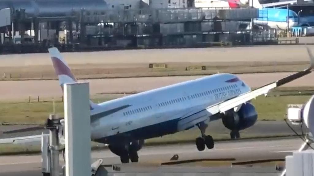 On camera: Plane almost toppled amid storm in London