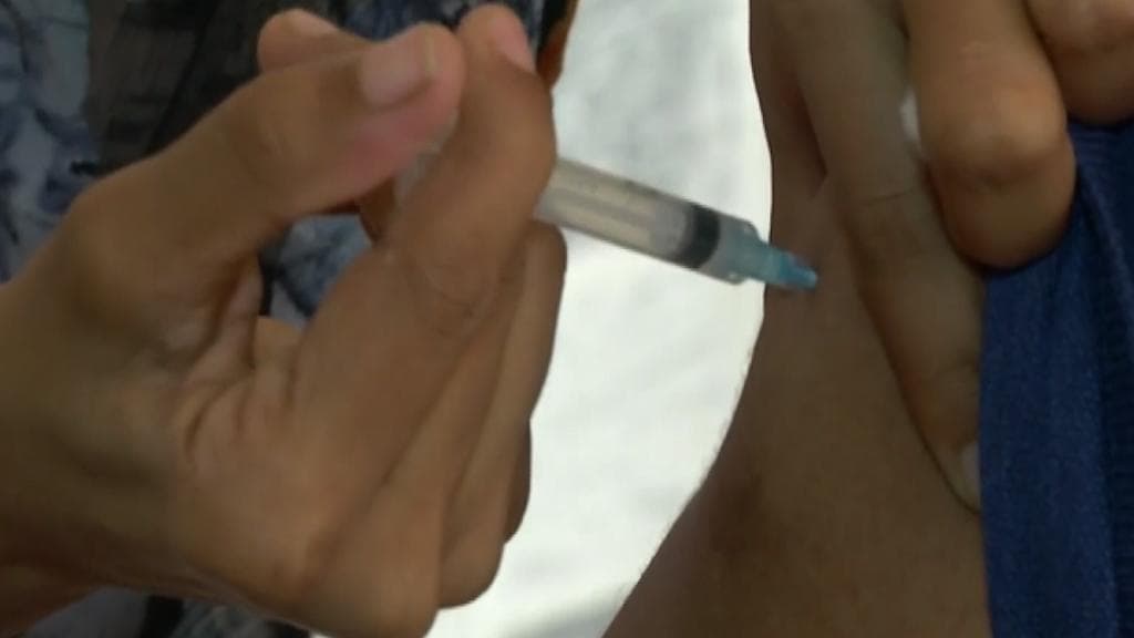 Precaution Dose: কারা আগে পাবেন প্রিকশন ডোজ, খুব শিগগির আসবে কেন্দ্রের সিদ্ধান্ত