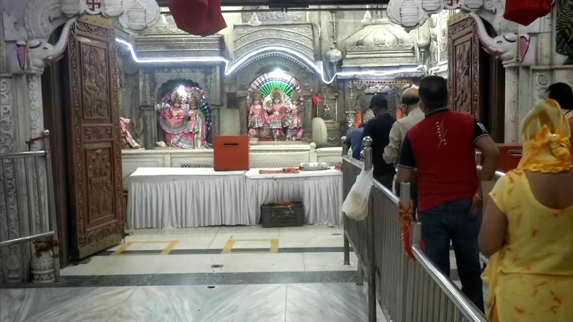 Delhi: दिल्ली में भक्तों के लिए खुले धार्मिक स्थल, लेकिन इन नियमों का पालन करना अनिवार्य