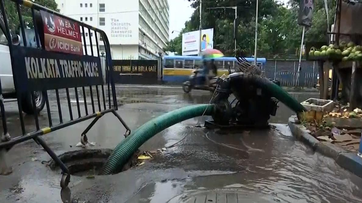 Jawad Cyclone:  টানা বৃষ্টিতে বিপর্যস্ত কলকাতা, সুন্দরবনের নদীবাঁধে নজরদারি প্রশাসনের