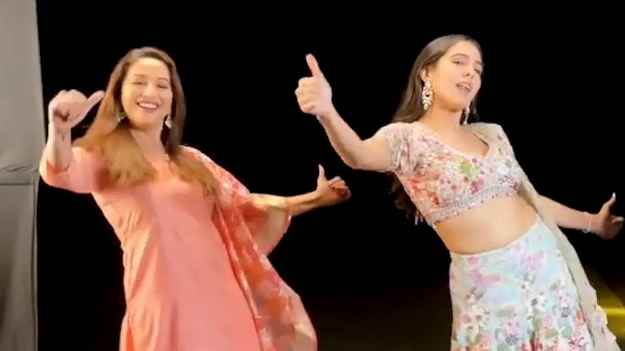 Sara Ali Khan ने अब माधुरी दीक्षित के साथ किया 'चका चक' गाने पर डांस, वीडियो ने जीता फैंस का दिल