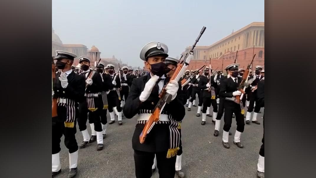 Indian Navy : 'মনিকা ও মাই ডার্লিং' গানে কারা নাচলেন, দেখুন ভিডিও