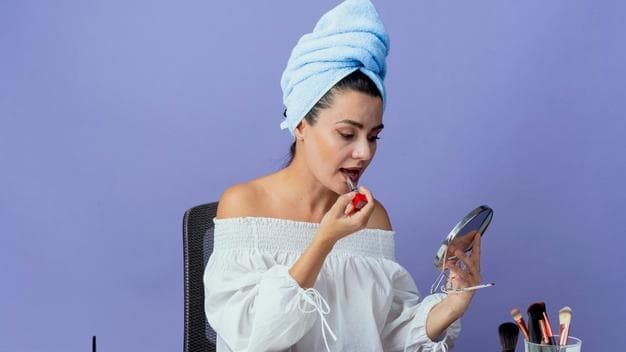 वीगन और कैमिकल फ्री लिपस्टिक्स आपके होंठों को बनाएंगी ख़ूबसूरत 