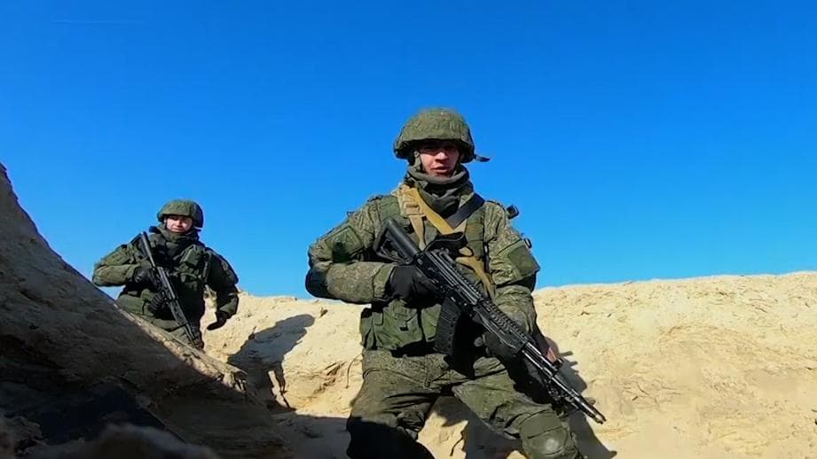 'False flag op...': Biden warns of Russia invading Ukraine soon | Top Developments