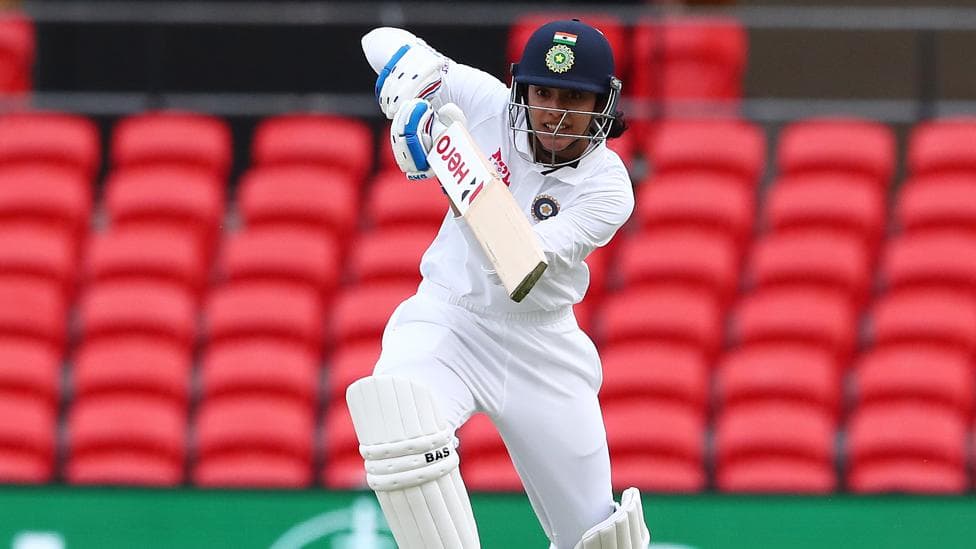 Smriti Mandhana का सुपर पंच, ऑस्ट्रेलियाई सरजमीं पर जड़ा करियर का पहला टेस्ट शतक