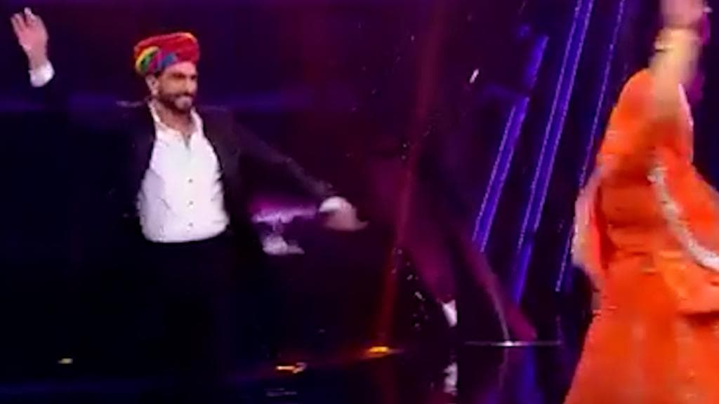 Ranveer Singh: দীপিকার গানে, কার সঙ্গে নেচেই চলেছেন রনভীর?