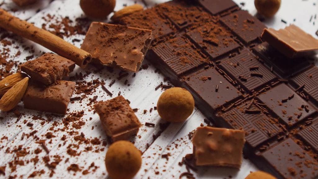 Chocolate: এই সময়ে চকোলেট খেলেই সর্বনাশ! জেনে নিন চিকিৎসকের পরামর্শ