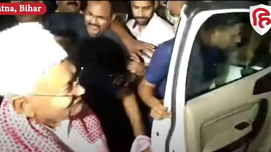 बिहार में जेडीयू की इफ्तार पार्टी में आरजेडी, बीजेपी के नेता शामिल