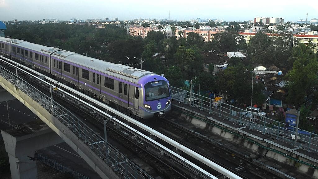 Kolkata Metro: করোনার ছায়া কাটিয়ে সোমবার থেকে আরও বাড়ছে মেট্রোর সংখ্যা