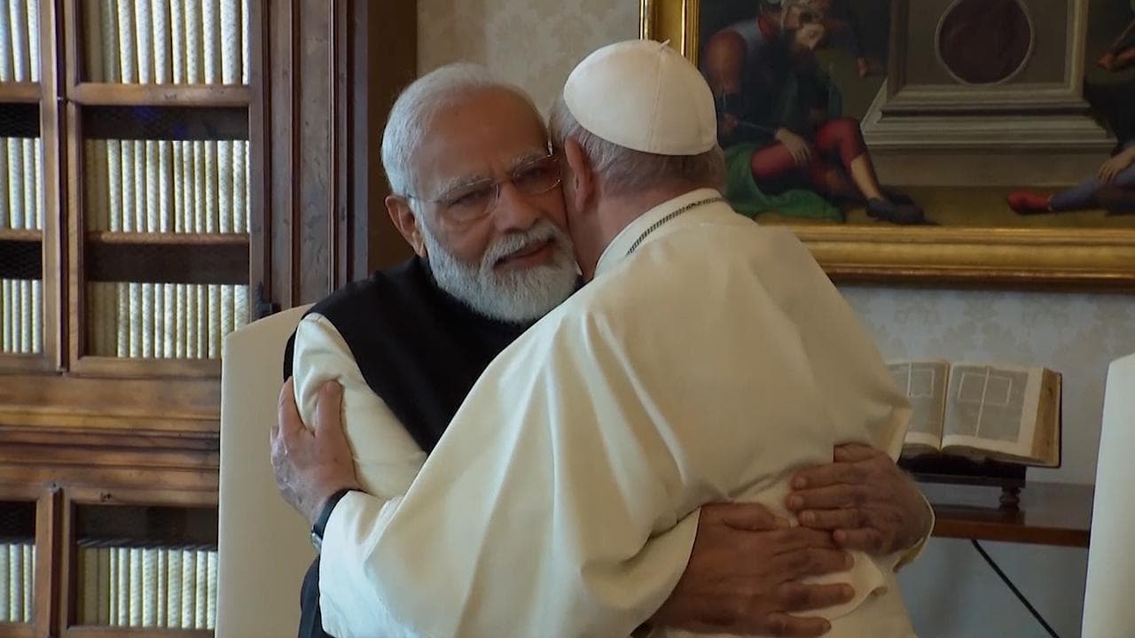 Modi Meet Pope: पीएम मोदी से पोप फ्रांसिस की पहली मुलाकात, स्वीकारा भारत आने का न्यौता