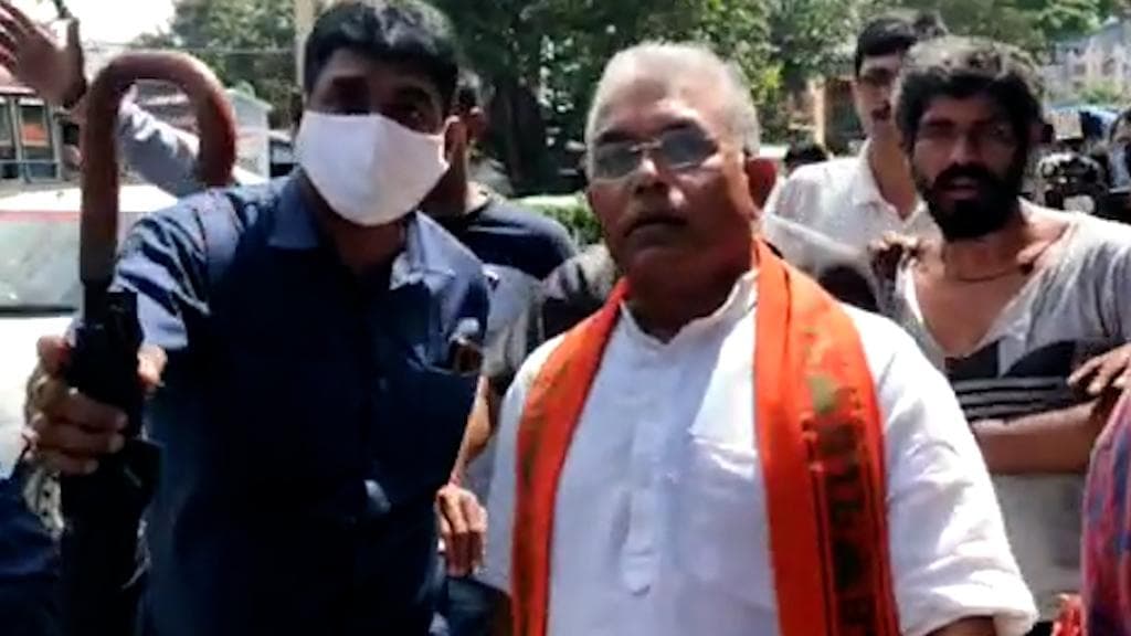 Dilip Ghosh: মাথা ফাটল বিজেপি সমর্থকের, ভবানীপুরে দিলীপ ঘোষের মিছিলে উত্তেজনা