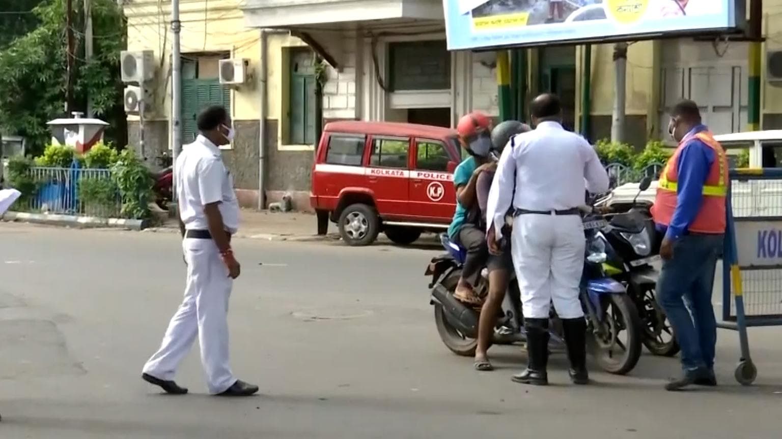 Kolkata Containment Zone: কলকাতায় কনটেনমেন্ট জোন বেড়ে ৪৪, খোলা হল হেল্পলাইন