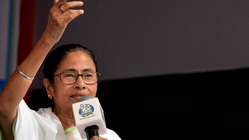 Students Credit Card: চার হাজার পড়ুয়ার হাতে স্টুডেন্ট ক্রেডিট কার্ড তুলে দিল রাজ্য সরকার