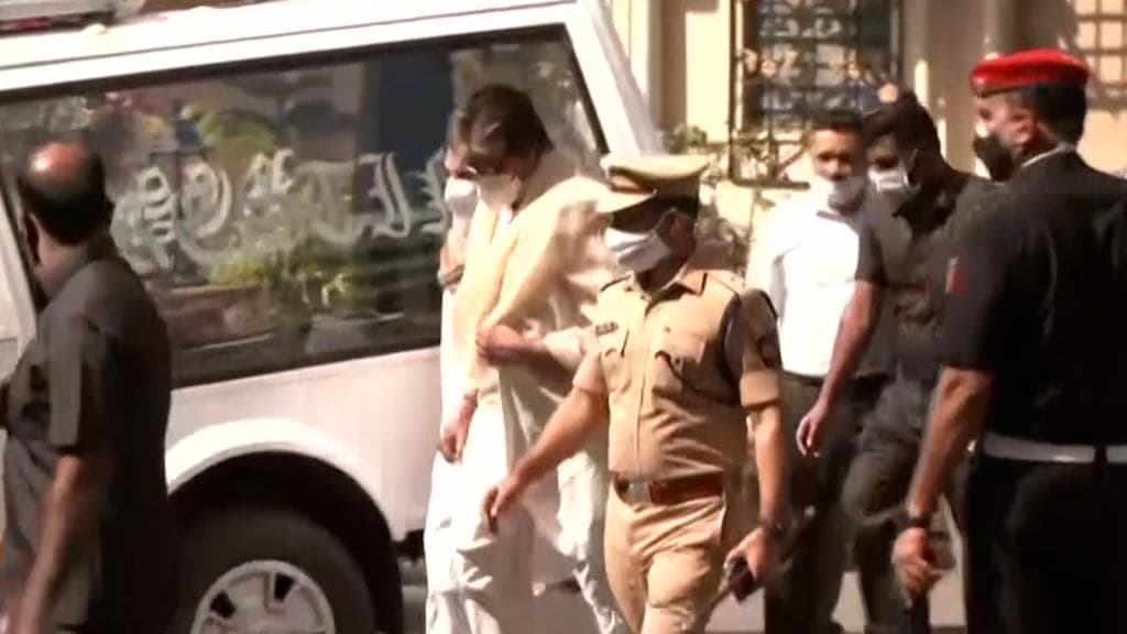 Lata Mangeshkar at her last journey : প্রভুকুঞ্জে শেষবারের মতো লতা, শ্রদ্ধা জানালেন অমিতাভ-সহ বলিউড