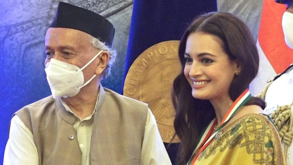Champions of Change Award: दीया मिर्जा को मिला अवार्ड, महाराष्ट्र गवर्नर ने दिया सम्मान