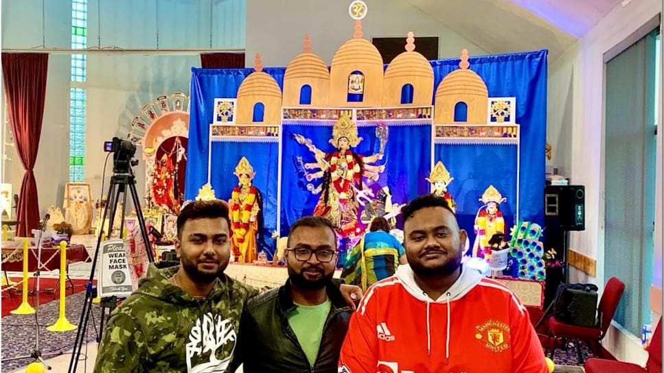 Toronto Durga Puja: উৎসবে মাতোয়ারা বিশ্বজনীন বাঙালি, কানাডাতেও ধরা পড়ল সেই ছবি