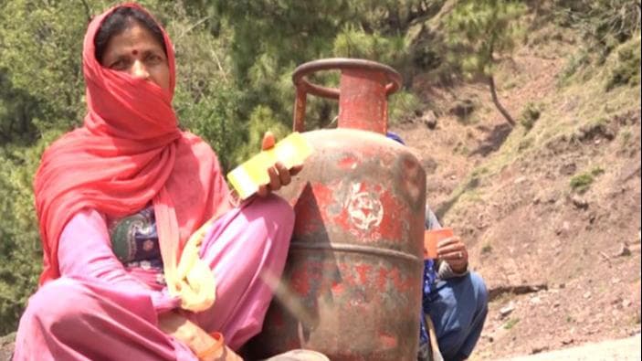LPG Price Hike: घरेलू LPG गैस सिलेंडर के दाम में ₹15 का इज़ाफा, पटना में कीमत ₹1000 के करीब पहुंची 