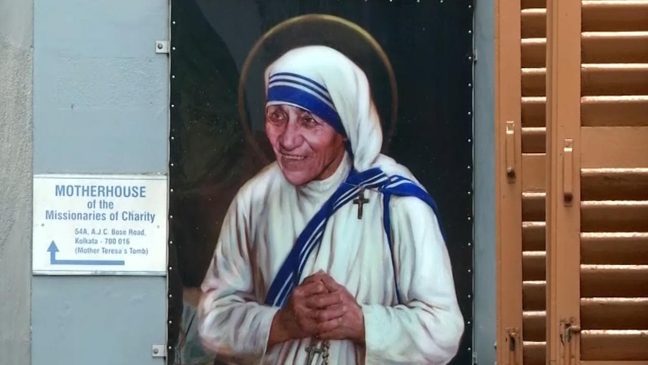 मदर टेरेसा की संस्था के किसी भी बैंक अकाउंट्स को नहीं किया गया सीज, ममता के दावे पर MHA का जवाब