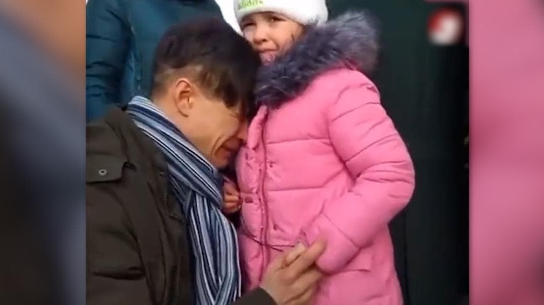 Russia Ukraine War Crisis: একরত্তি শিশুর জন্য কাঁদছেন বাবা, দেখুন ইউক্রেনের মর্মান্তিক ভিডিয়ো