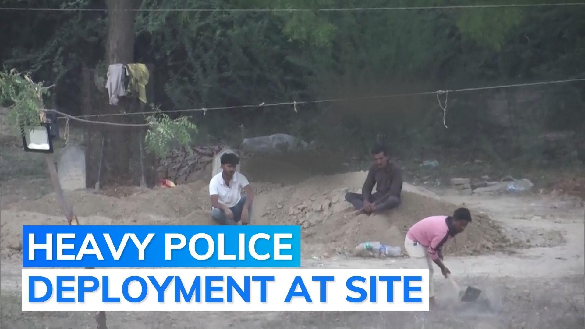 Watch: bodies brought at Kasari Masari graveyard for burial | Atiq Ahmed murder