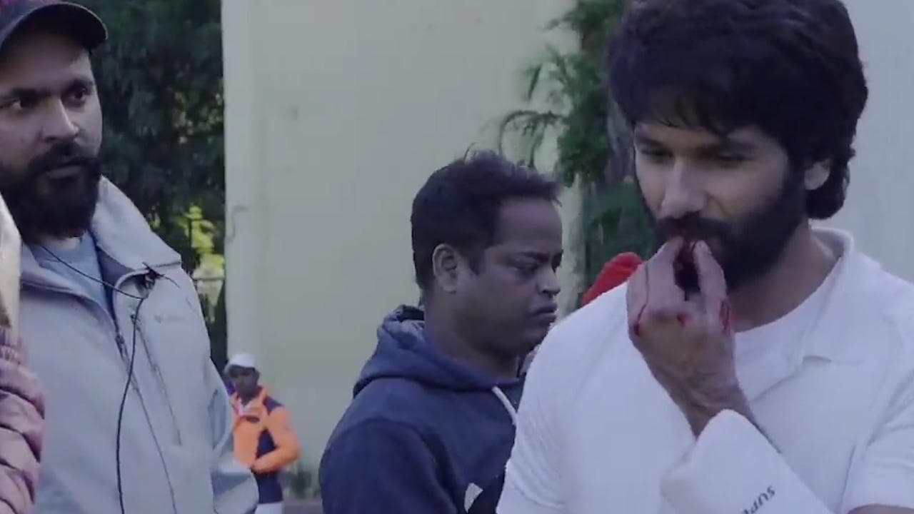 Jersey:  प्रैक्टिस को दौरान Shahid Kapoor को मुंह पर बॉल लगने पर लगे थे 25 टांके, देखिए BTS वीडियो 