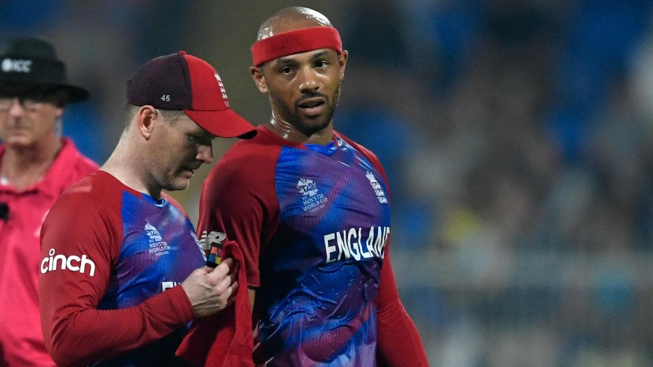 T20 World Cup 2021: इंग्लैंड की मुश्किलें बढ़ीं, तेज गेंदबाज टायमल मिल्स चोट के चलते हुए बाहर