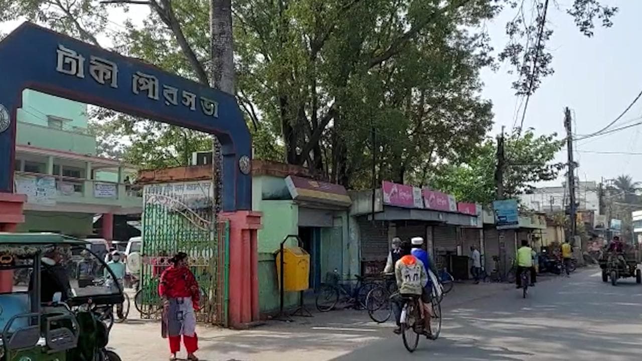 Covid Restriction in Taki : করোনা রুখতে সপ্তাহে তিন দিন বাজার-দোকান বন্ধ রাখার সিদ্ধান্ত টাকি পুরসভার  