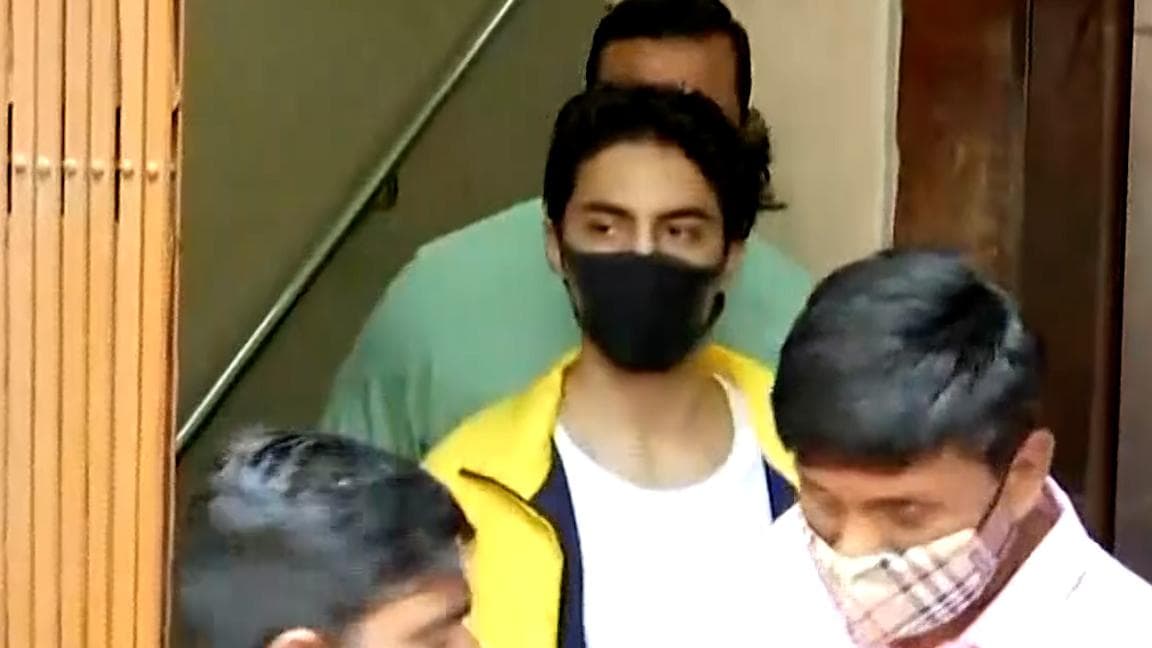 Aryan Khan : মুম্বই মাদক মামলায় সাক্ষীর বিস্ফোরক স্বীকারোক্তি, ক্রমেই ঘনাচ্ছে রহস্য