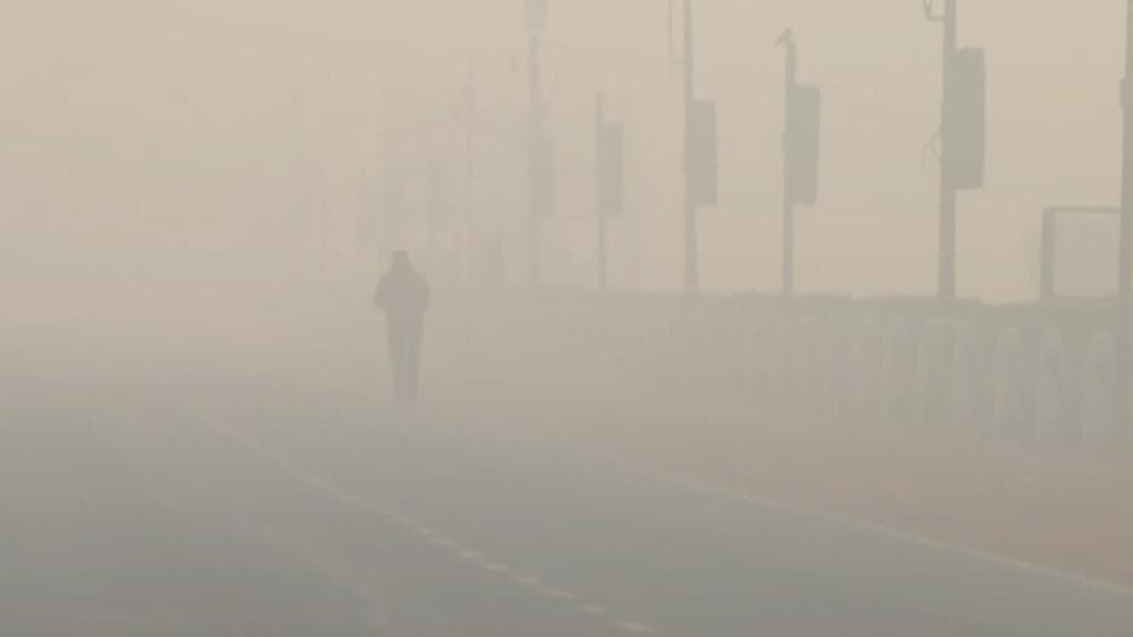 Delhi: smog thickens, AQI worsens; residents asked to cut use of vehicles