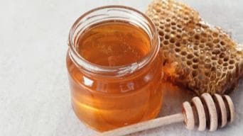 सर्दी-ज़ुकाम में कितना कारगर है शहद?