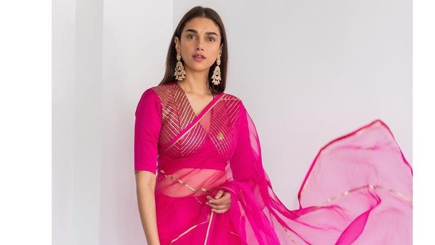 इस समर सीजन अपने वार्डरॉब में शामिल करें ये खूबसूरत साड़ियां, सब कहेंगे अरे वाह!