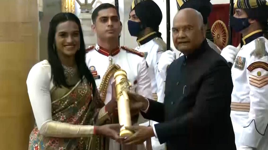 P V Sindhu : 'পদ্মভূষণ' সম্মানে ভূষিত হলেন ব্যডমিন্টন তারকা পি ভি সিন্ধু