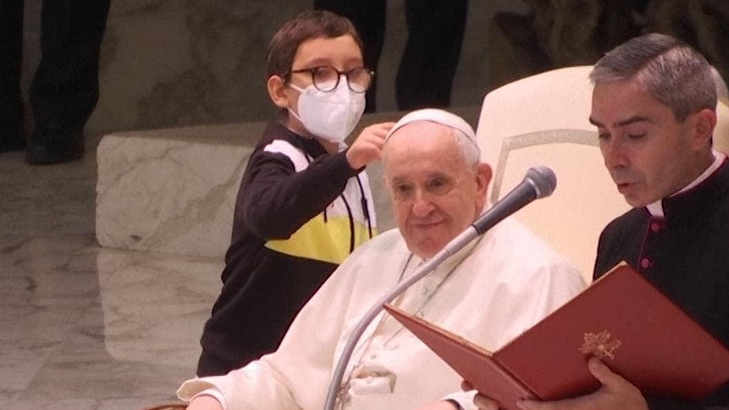 Watch: little boy steals the scene at Pope's audience